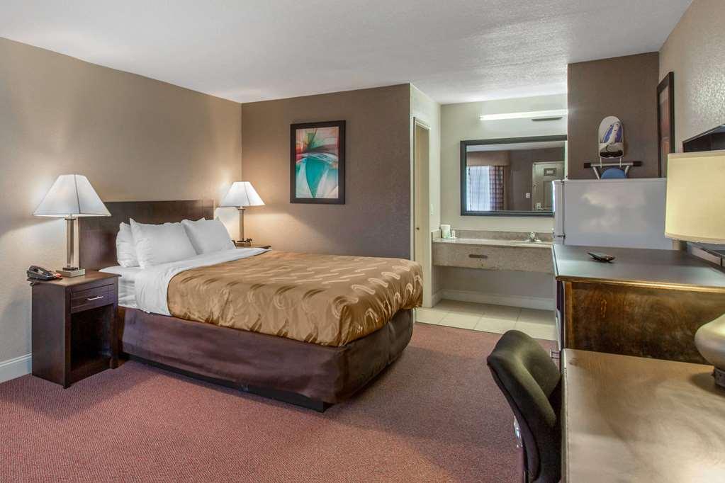 Quality Inn & Suites Port Arthur - Nederland Room photo